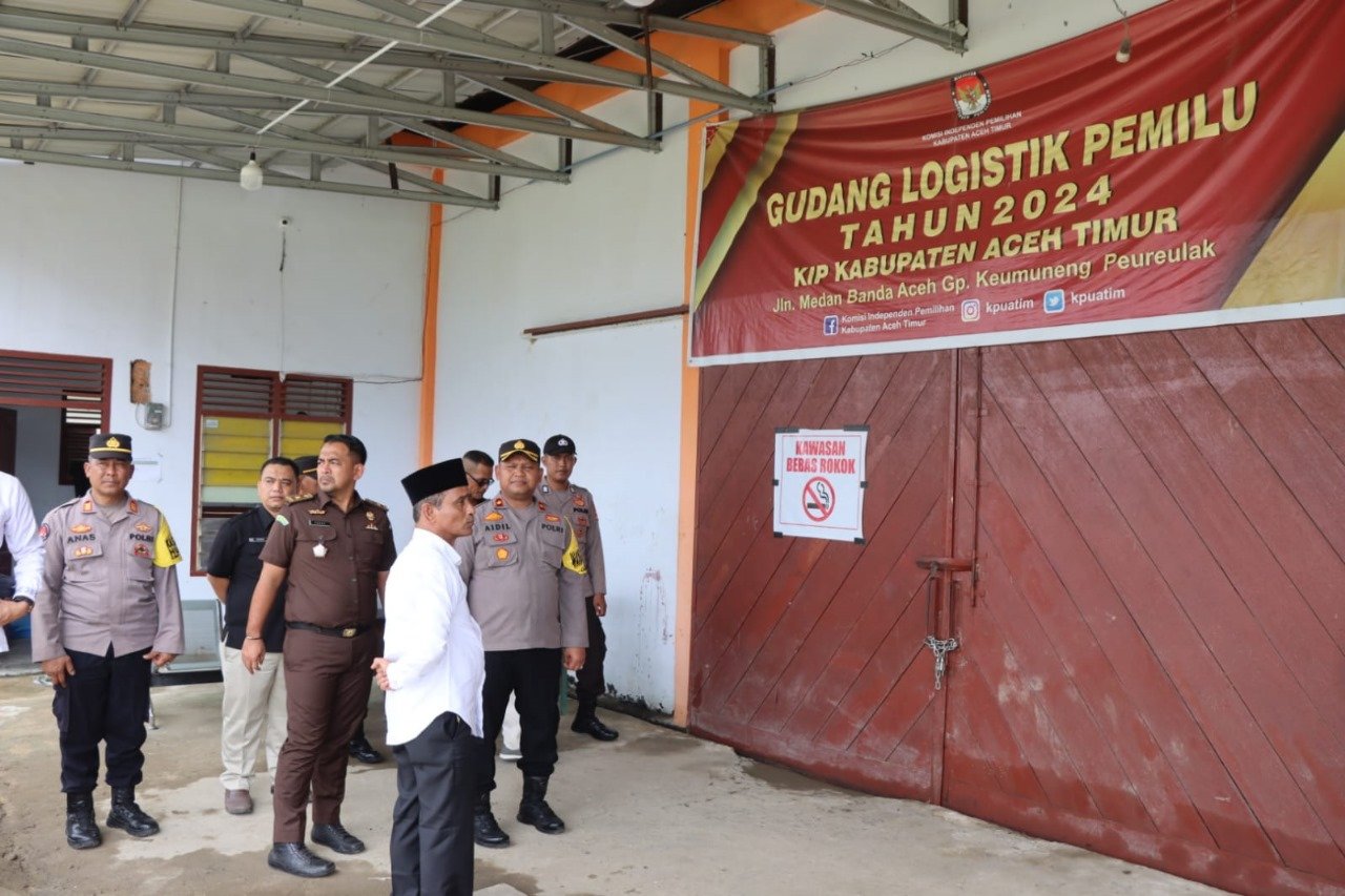 Dampingi Pj. Bupati, Wakapolres Aceh Timur Lakukan Pemantauan Pelipatan Surat Suara Pemilu 2024