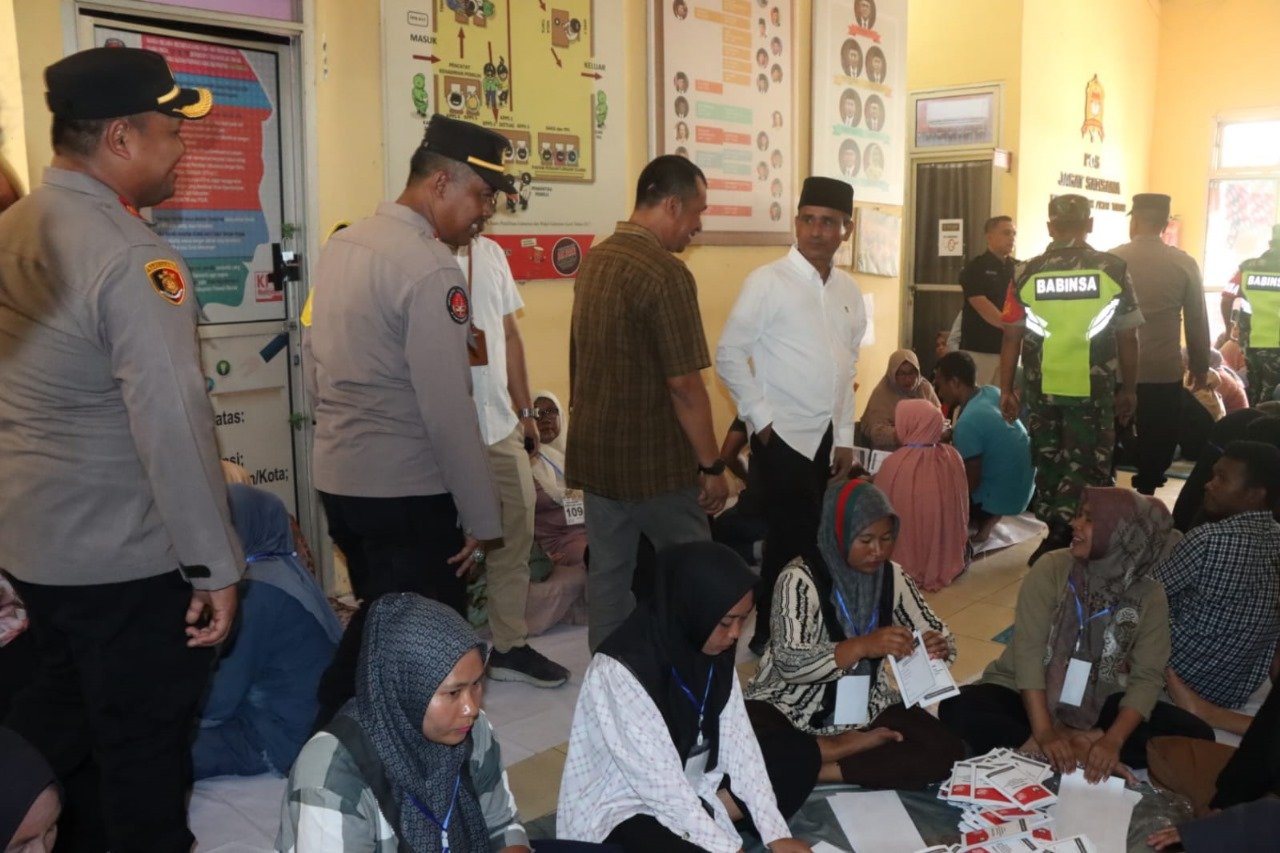 Dampingi Pj. Bupati, Wakapolres Aceh Timur Lakukan Pemantauan Pelipatan Surat Suara Pemilu 2024
