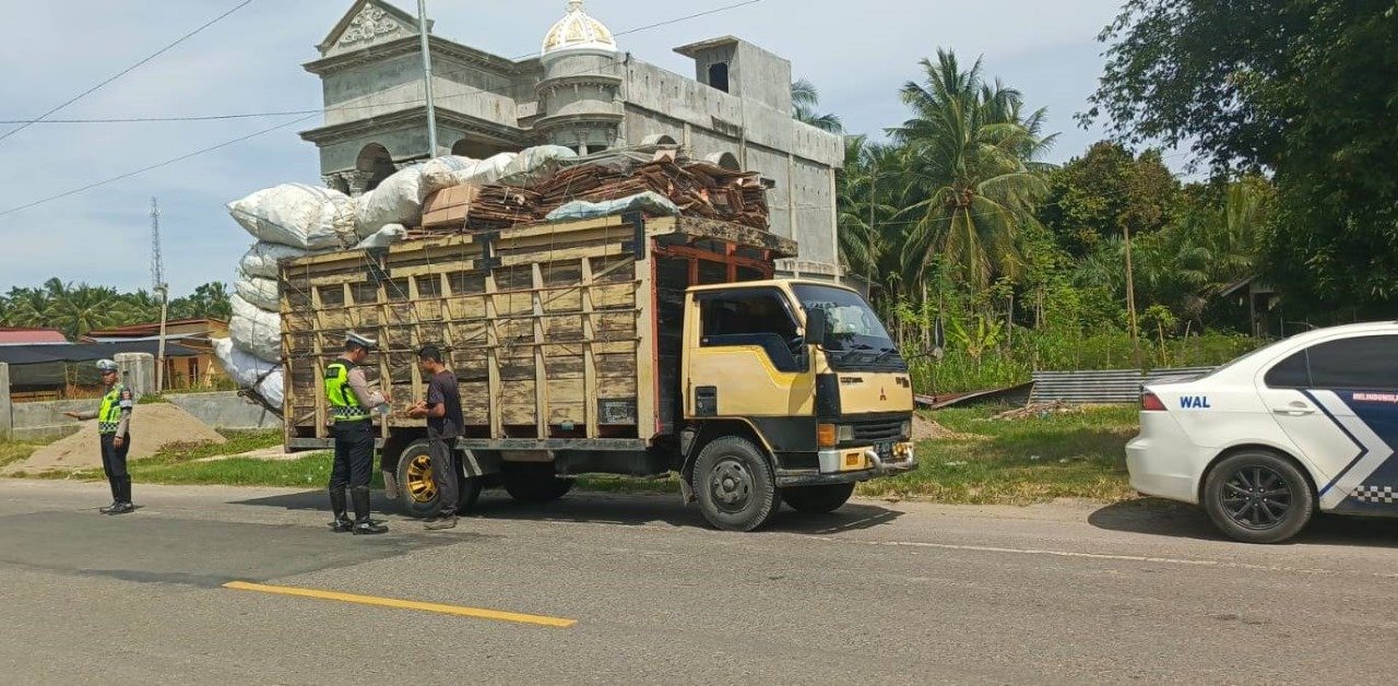 Satlantas Polres Aceh Timur Tindak Tegas Truk Overload