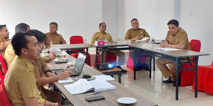 Penjabat Bupati Aceh Timur Melakukan Review Perjanjian Kinerja Kepada seluruh kepala Perangkat Daerah