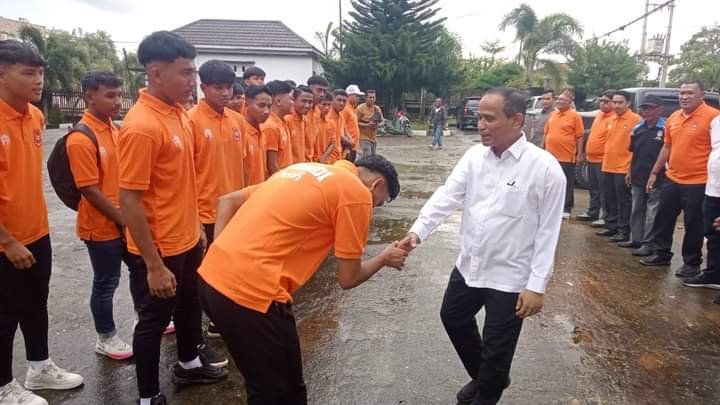 Pj Bupati Aceh Timur Lepas Tim Persidi U17 Menuju Piala Soeratin di Surabaya