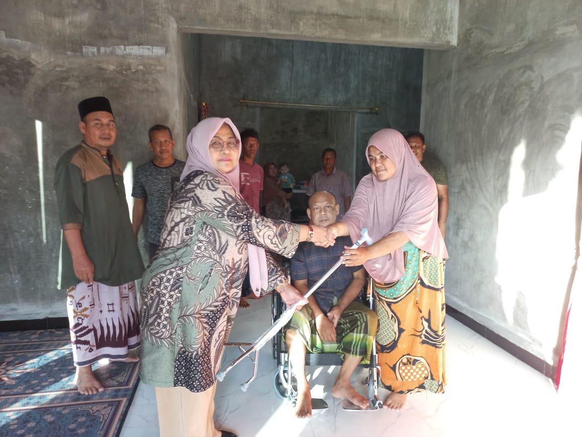 Hj Aisyah Ismail (Kak iin) Terus Bantu Warga Lumpuh