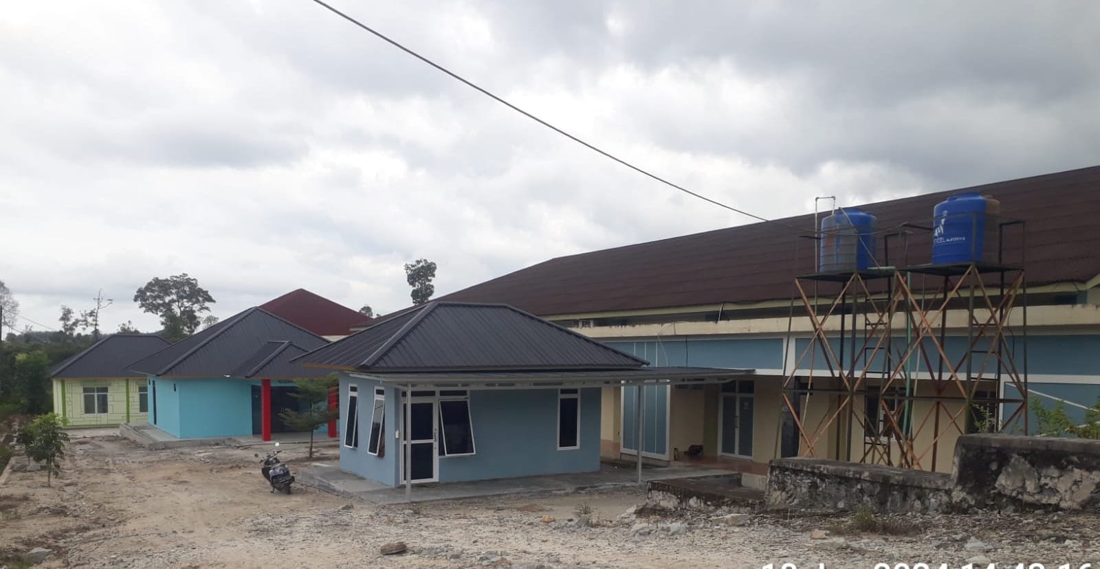 Sebagian Gedung Baru RS Pratama Payung Terlihat Retakan Lantai