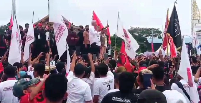 Ganjar - Mahfud MD Kampanye Terbuka Turun Ke Beberapa Titik Lokasi Dibanjiri Puluhan Ribu Warga Hadir