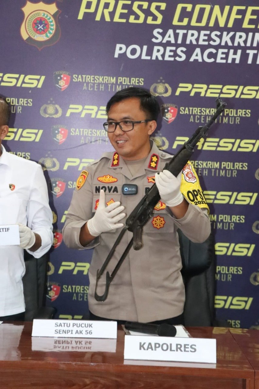 Baru Menjabat Sebagai Kapolres Aceh Timur Langsung warga Serahkan Dua Pucuk Senjata Api