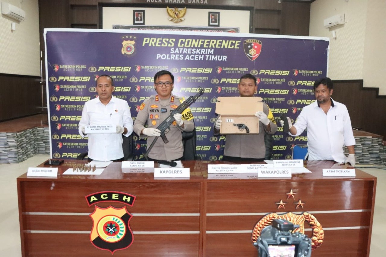 Baru Menjabat Sebagai Kapolres Aceh Timur Langsung warga Serahkan Dua Pucuk Senjata Api