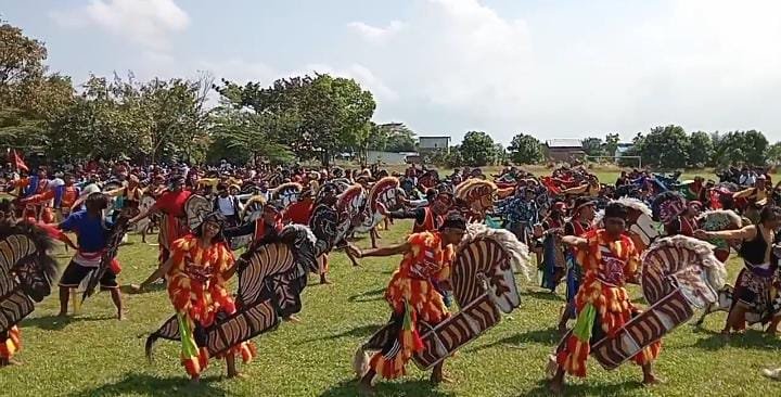GANJAR PRANOWO Gelar Gebyar Seni Budaya Tradisional Jaran Kepang dan Serahkan Bantuan Gamelan