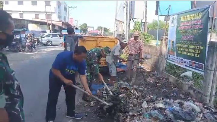 Formapel Sinergi Pemcam Percut Sei Tuan  Bersihkan Sampah Liar Medan Estate