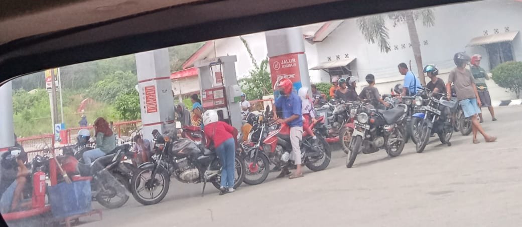 SPBU 24-333-129 Air Belo Kecamatan Mentok Diduga Layani Pengerit BBM Bersubsidi Jenis Pertalite Motor Bertangki Modif