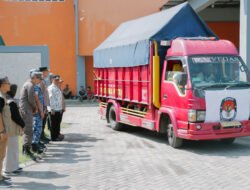 KPU Jombang Mulai Distribusikan Logistik Pemilu, Polisi Lakukan Pengawalan