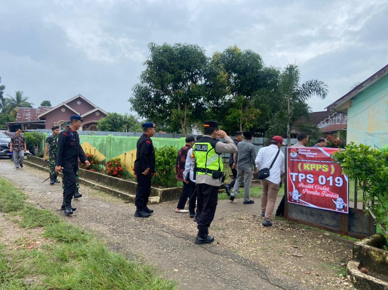 Sinergitas Forkopimda Kabupaten Merangin Lakukan Peninjauan Tempat Pemungutan Suara (TPS) di Sejumlah Kecamatan