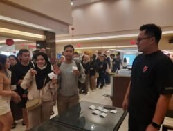 Nyoblos itu Mbois, Milenial Nonton Gratis Pasca Gunakan Hak Pilih di Kota Malang