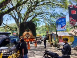 Distribusi Logistik Pemilu di Ponorogo Dikawal Reog dan Petugas Berkuda