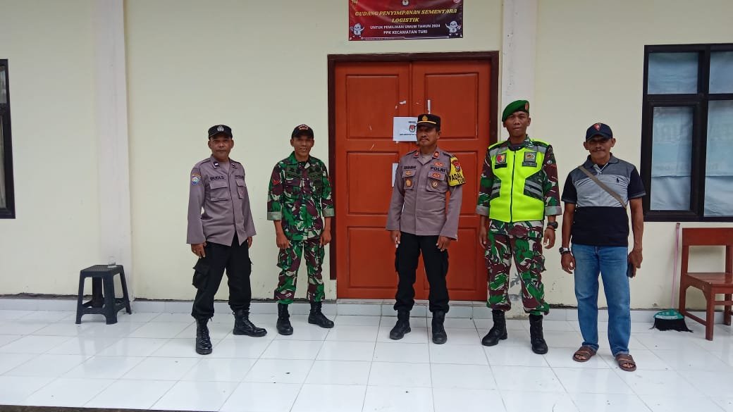 Meski Akhir Pekan, TNI, Polri dan Linmas Kawal Ketat Kotak Pemilu