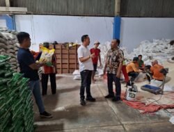 Jelang Ramadhan Satgas Pangan Polres Lamongan Sidak Pasar Pastikan Ketersediaan dan Harga Beras