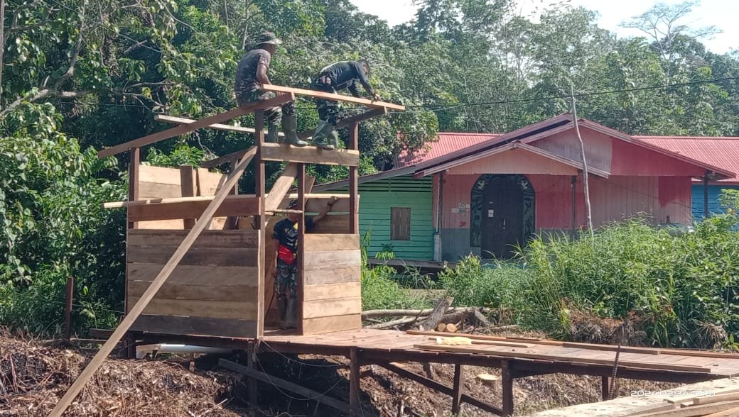 Pembangunan MCK sudah capai progres 30 persen.( Foto : R.S)