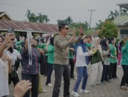 Pj Bupati Muaro Jambi Senam Sehat Bersama Masyarakat Desa Pematang Gajah Kecamatan Jaluko