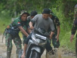 Akibat Hujan Area Jalan Yang Akan Disemenisasi Digenangi Air Bercampur Lumpur
