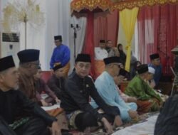 Pj Bupati Muaro Jambi Menghadiri Prosesi Penganugerahan Adat Melayu