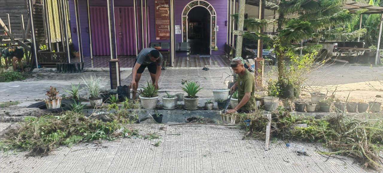Salah Satu Wujud Keharmonisan TNI dan Warga, Satgas Menginap Di Rumah Warga