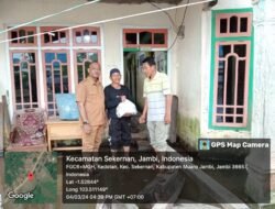Kades kedotan SOPRI JANUARDI INDRA berikan bantuan paket sembako kepada warga yang terdampak Banjir
