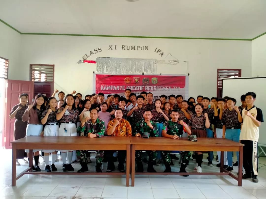 Tim Wasev Cek langsung Saat Anggota Satgas TMMD Sertu Made Sosialisasikan Rekrutmen TNI di SMA Negeri 1 dengan jumlah siswa 50 peserta