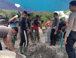 Warga dan Polisi Bahu Membahu Turut Bantu Kegiatan TMMD