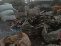 Usaha Pengumpulan Barang Bekas Yang Diduga Limbah Tersebut Dibuang Aliran Bandar Pemilik Bernama Thomas