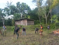 Satgas TMMD Bantu Warga Bersihkan Gedung Posyandu