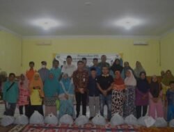 Pj Bubati Muaro jambi menyerahkan paket Sembako Ramadhan dari Baznas Muaro jambi