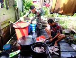 Warga Bantu Siapkan Makanan Untuk Personel Satgas TMMD