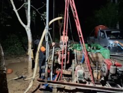 Pekerjaan Sumur Bor Satgas Lembur Hingga Malam