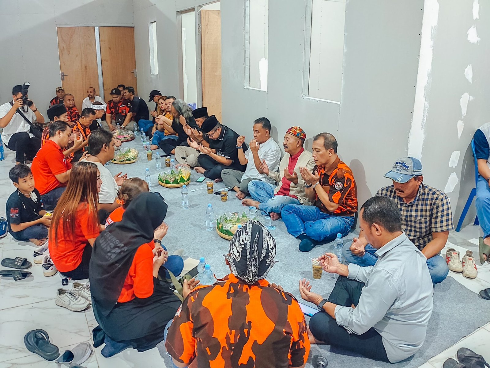 M. Agus Fauzan dan PP Mojokerto Raya Berbagi Takjil dan Buka Bersama