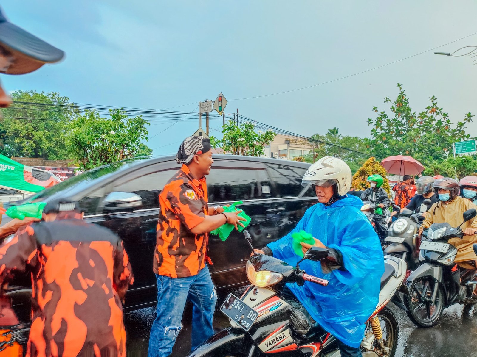 M. Agus Fauzan dan PP Mojokerto Raya Berbagi Takjil dan Buka Bersama