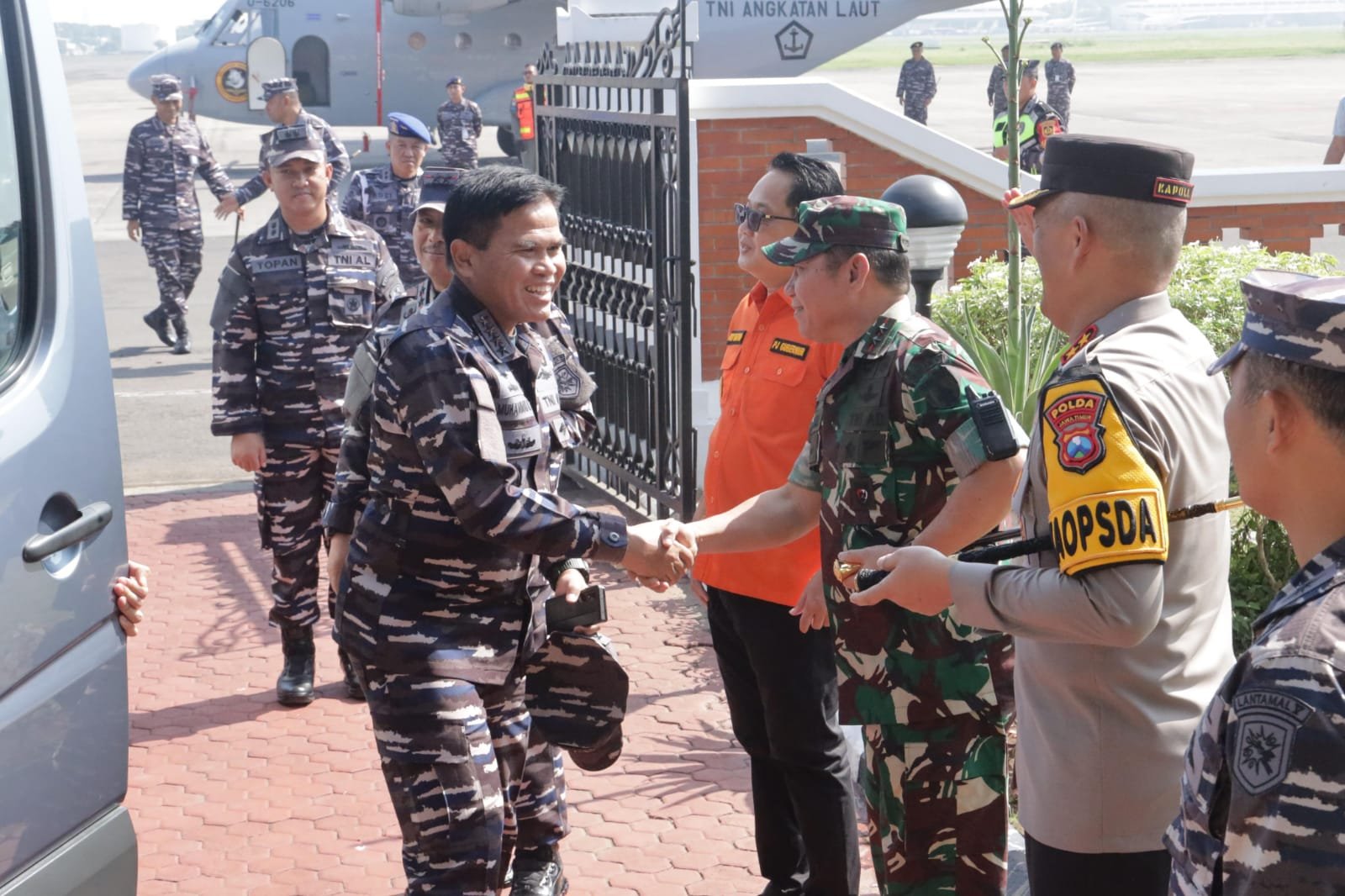 Kodam Brawijaya Bersinergi Pulihkan Lokasi Pasca Gempa di Tuban dan Gresik
