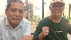 Keterangan Photo: Nazaruddin Pulungan (Ketua Himpunan Pensiunan Kota Pematang Siantar, Kab Simalungun Sumatera Utara (Baju Putih, Drs Koni Ismail Siregar (Pakai Topi)