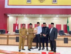 Pj Bupati Aceh Timur Menyampaikan Pertanggung Jawaban (LKPJ) Anggaran 2023 Di Gedung DPRK Aceh Timur