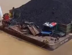 Lagi-Lagi..Tongkang Bermuatan Batu Bara Tabrak Besi Jembatan
