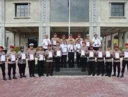 Kapolres Aceh Timur Beri Penghargaan pada Anggota Berprestasi