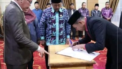 Wali Kota Sungai Penuh Ahmadi Zubir melantik 7 orang Pejabat Eselon II/III dan Pengawas