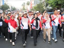 Hj. Eva Dwiana Pimpin pelepasan Jalan Sehat, Dalam Rangka HUT Ke 342 Kota Bandar Lampung