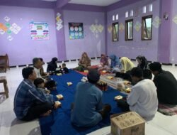 Semarak Ramadhan, MA Khomsani Nur Klanting Gelar Bagi Takjil dan Buka Bersama