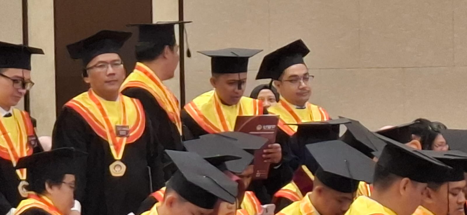 Wisuda Program Pasca Sarjana Universitas Wijaya Putra (UWP) Surabaya Tahun 2025 di Dyandra Convention Center Surabaya
