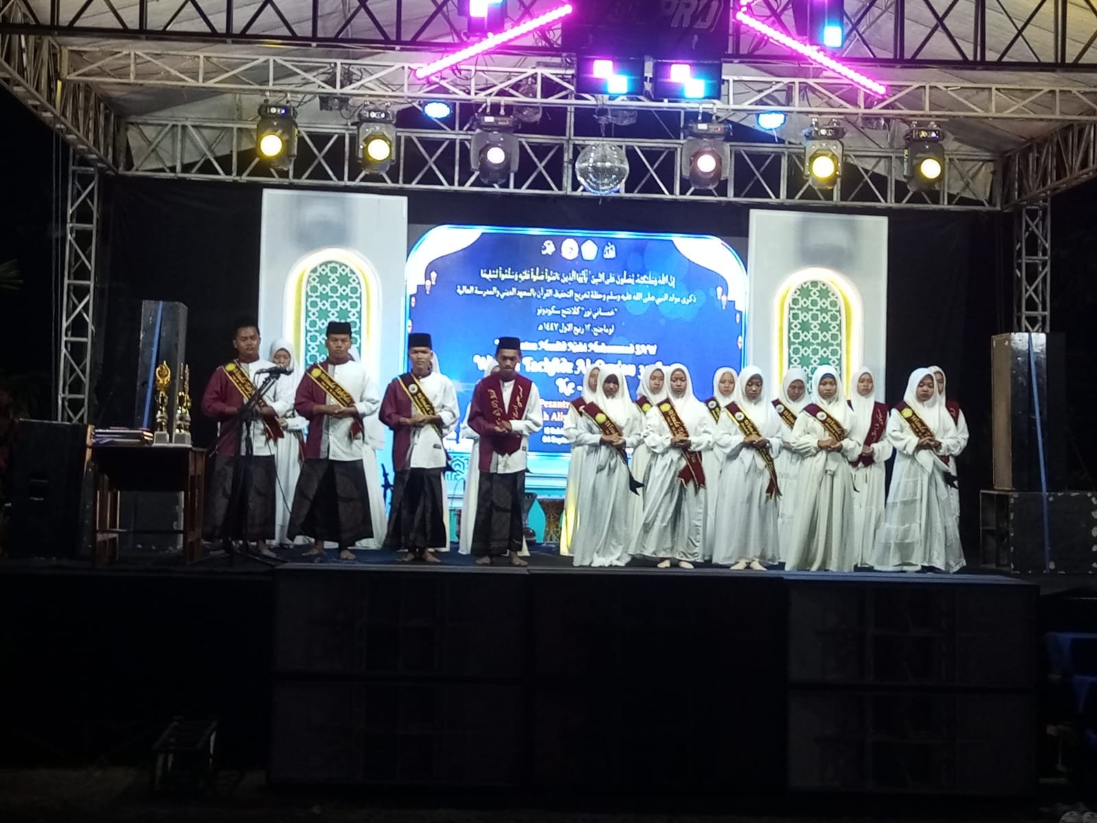 Ponpes Khomsani Nur Gelar Wisuda Tahfidz Alquran 30 Juz ke 4 dan Sholawatan dalam Rangka Memperingati Maulid Nabi