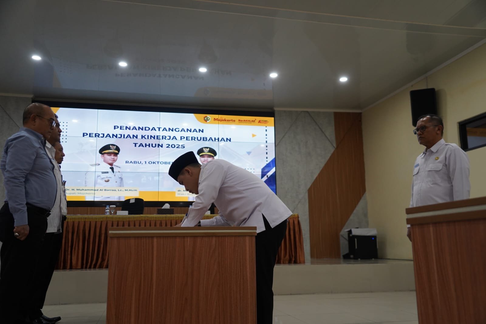 Pemkab Mojokerto Teken Perjanjian Kinerja 2025, Perkuat Komitmen Tata Kelola Pemerintahan yang Akuntabel