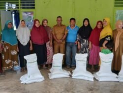 Bukan 5 Kg, Bukan 10 Kg! Pemdes Kubung Halsel Bagi-Bagi 30 Kg Beras Per KK, Warga Sampai Bilang Gini