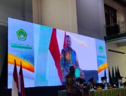 Gubernur Khofifah dan Dahlan Iskan Hadiri Wisuda Sarjana dan Pascasarjana Ke-III IKHAC Mojokerto