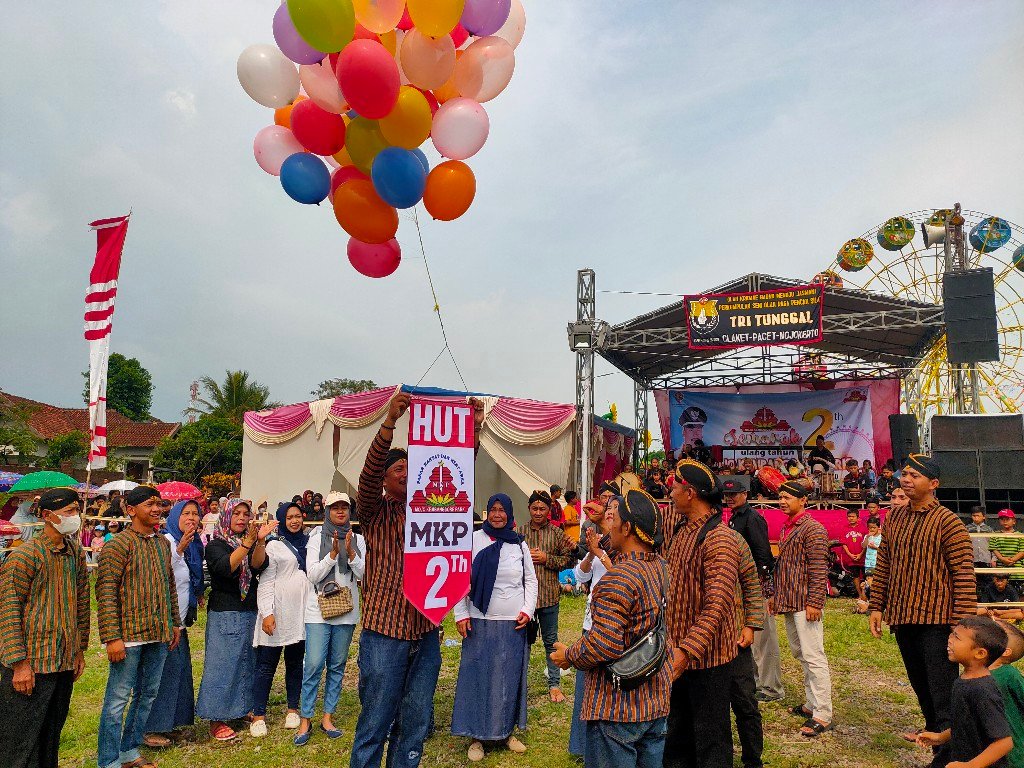 Kesenian Bantengan Tutup Kemeriahan HUT Ke-2 Tahun Mojo Kembangsore Park dan Mojokerto Lampion Garden