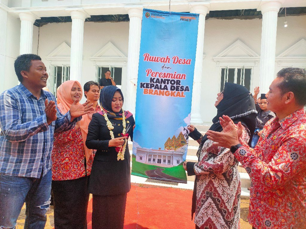 Peresmian Kantor Kepala Desa Brangkal Berlangsung Meriah