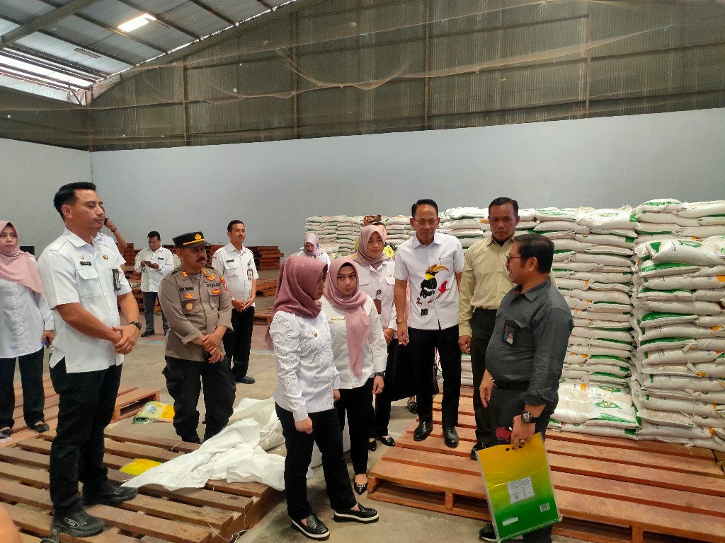 Ning Ita Sidak Beras di Sanrio, Bulog dan Penggilingan Padi di Blooto